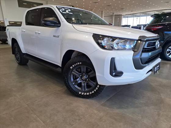 TOYOTA HILUX 2.8 D-4D TURBO DIESEL CD SR 4X4 AUTOMÁTICO